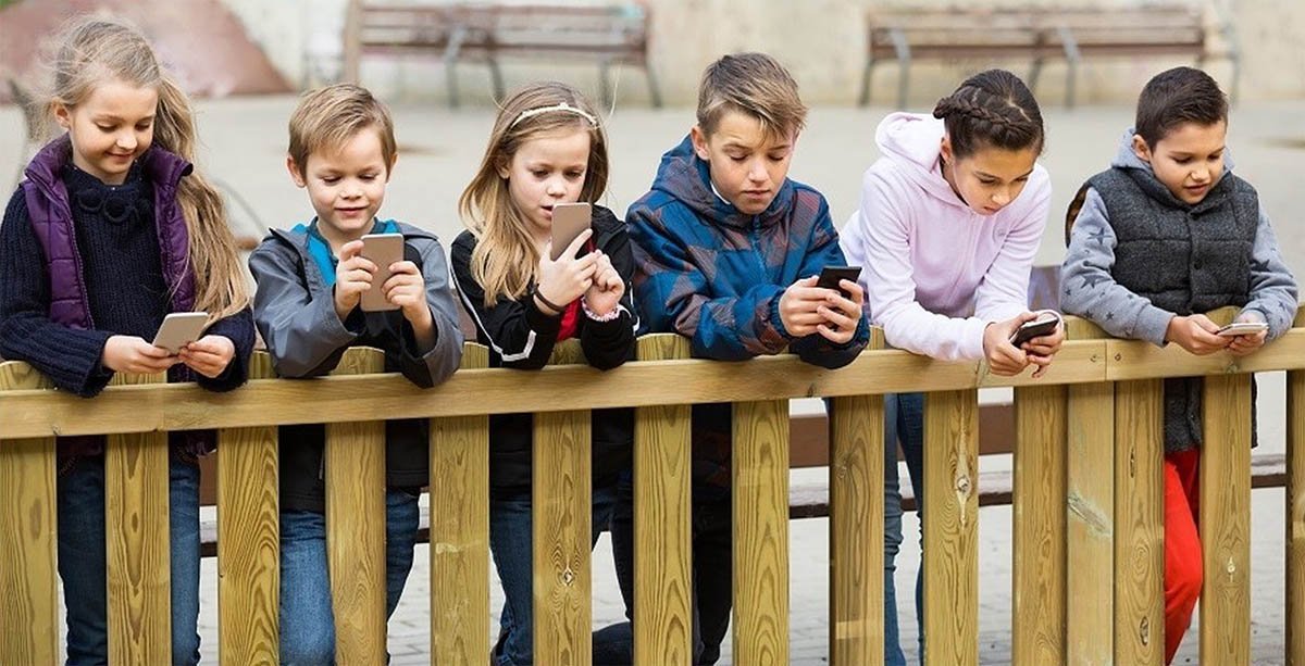 Mladiství, mobilní telefony, závislost na mobilu